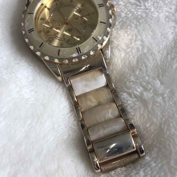 Watch - Picture 2 of 3